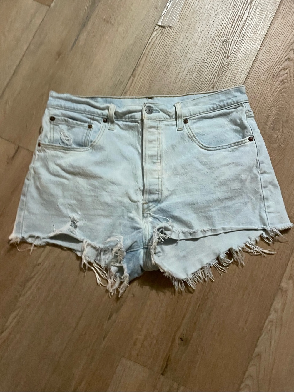 LEVIS 501 cut off women’s shorts light wash size 32 Denim Jean Shorts